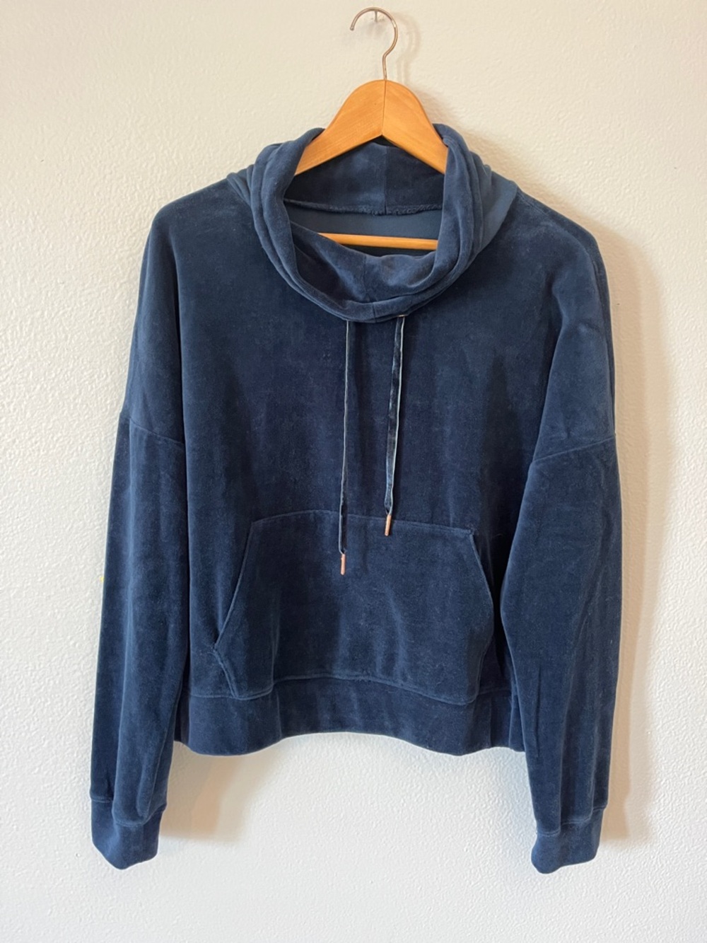 Women’s Hand Crafted Navy Blue Cowl Neck Hoodie Size Large